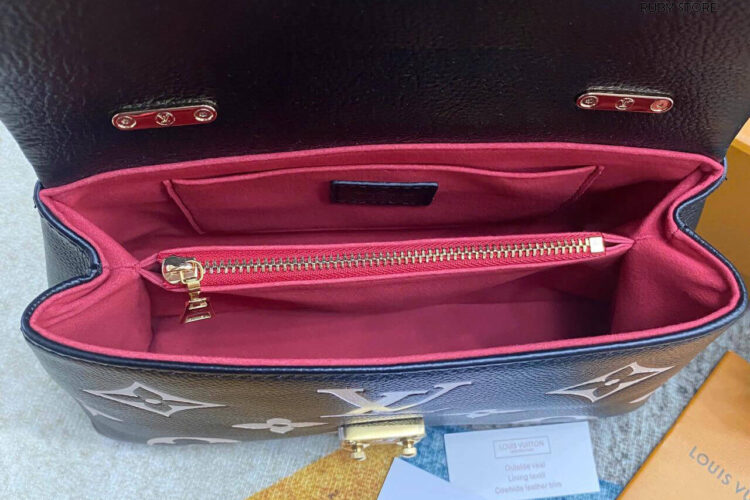 Hình ảnh thực tế túi xách LV Madeleine BB M45978 Bicolor Monogram Empreinte Đen Kem Best Quality tại Ruby Store