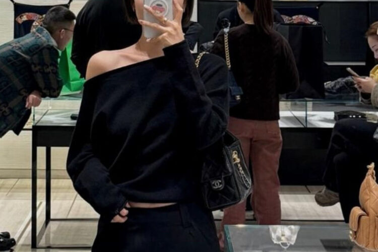 Túi CN 25 Mini Hobo Handbag Black Calfskin Màu Đen