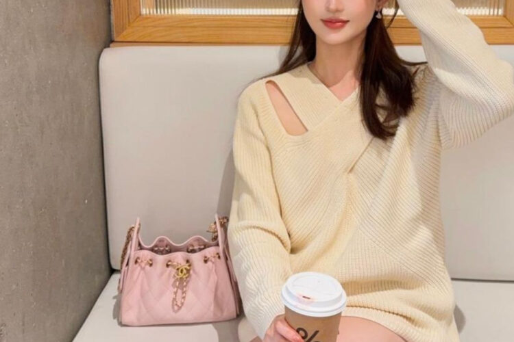 Túi CN 25 Mini Hobo Handbag Light Pink Caviar Màu Hồng Nhạt