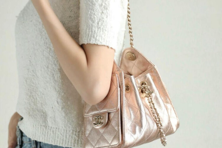 Túi CN 25 Mini Hobo Handbag Metallic Pink Caviar Màu Hồng Nhạt