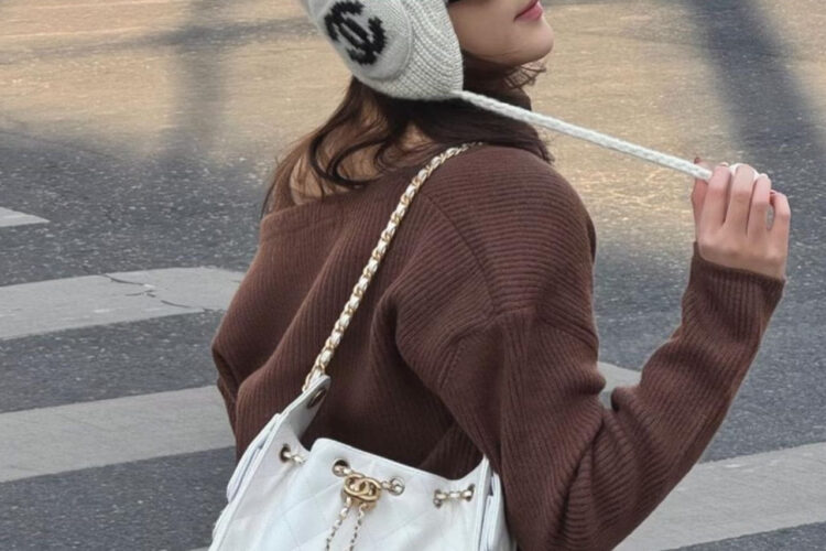 Túi CN 25 Mini Hobo Handbag White Caviar Màu Trắng