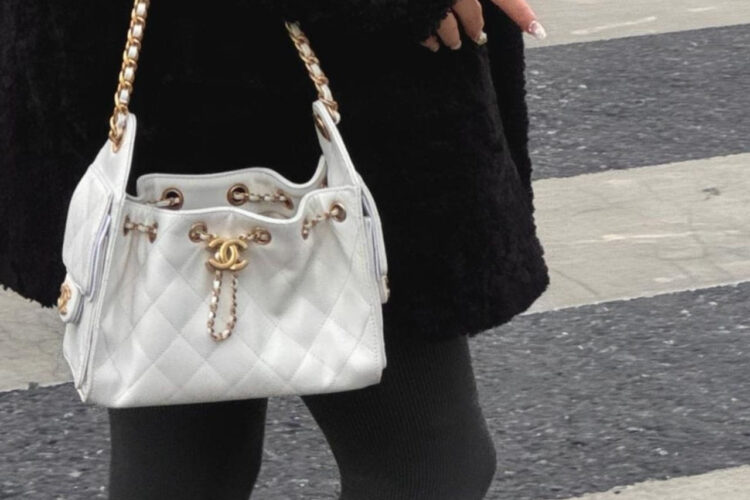 Túi CN 25 Mini Hobo Handbag White Caviar Màu Trắng