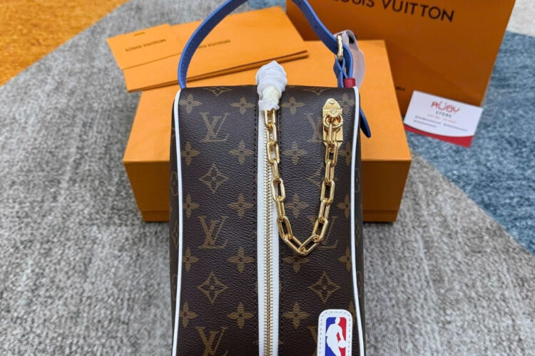Túi LV NBA Cloakroom Dopp Kit Toiletry M45588 Monogram