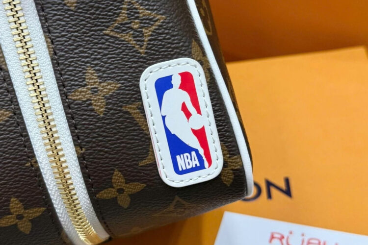Túi LV NBA Cloakroom Dopp Kit Toiletry M45588 Monogram`