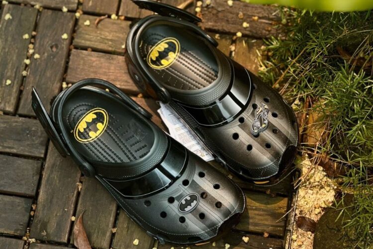 Dép Crocs Batman Batmobile Classic Clog Màu Đen