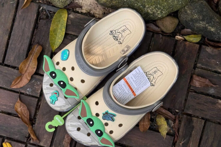 Dép Crocs Star Wars Grogu™ Bone Classic Clog Màu Kem