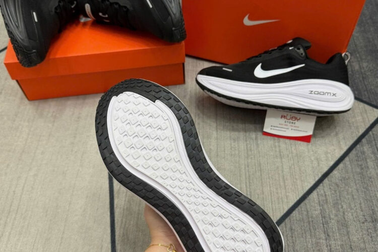 Giày Nike Vomero Plus Black White Màu đen trắng