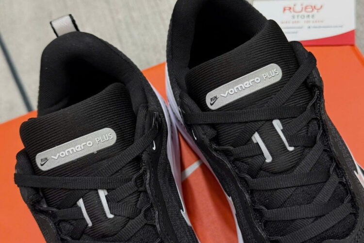 Giày Nike Vomero Plus Black White Màu đen trắng