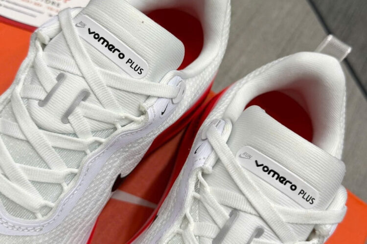 Giày Nike Vomero Plus White Bright Crimson Màu Trắng hồng