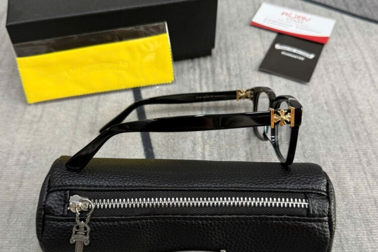 Mắt Kính Chrome Hearts Vagilante CLB đen Vàng