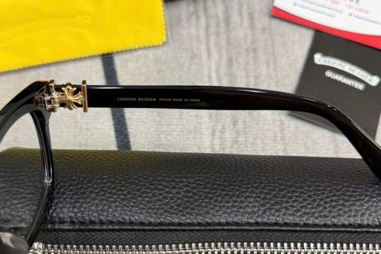 Mắt Kính Chrome Hearts Vagilante CLB đen Vàng