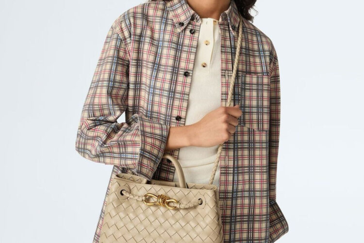 Túi Bottega Small Andiamo Intrecciato Ecru Lambskin 25CM Màu Be