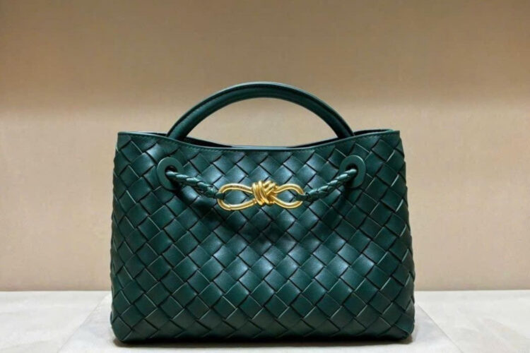 Túi Bottega Small Andiamo Intrecciato Emerald Green Lambskin 25CM Màu Xanh