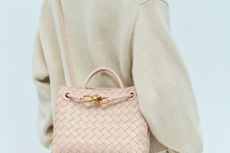 Túi Bottega Small Andiamo Intrecciato Light Pink Lambskin 25CM Hồng Nhạt