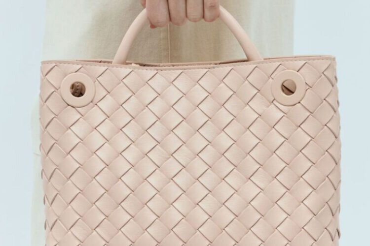 Túi Bottega Small Andiamo Intrecciato Light Pink Lambskin 25CM Hồng Nhạt