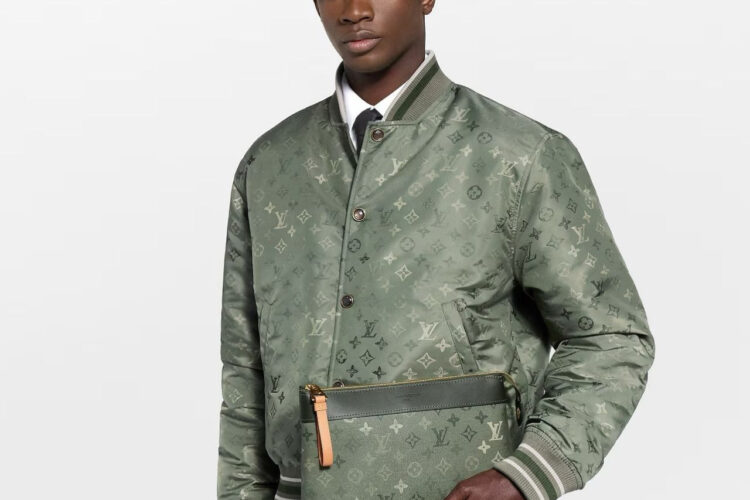 Túi LV Pochette Voyage Souple Monogram Khaki M26970 Màu Xanh Rêu