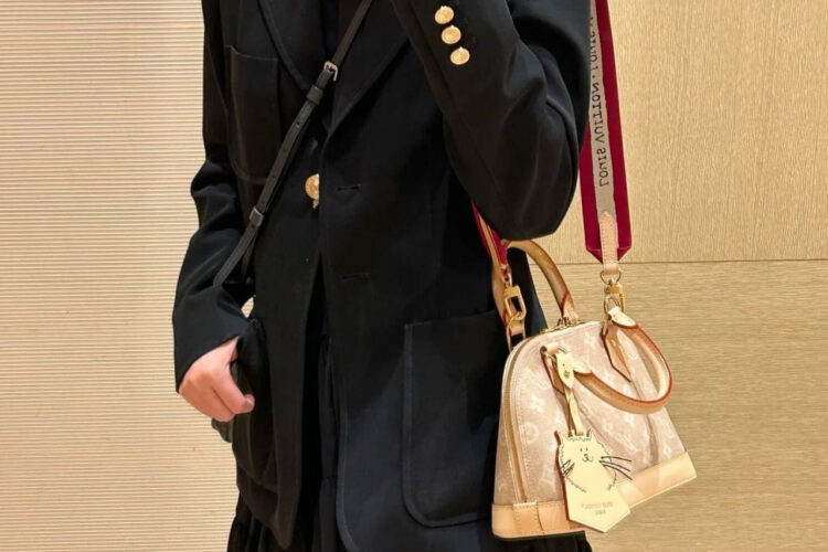 Túi LV Travels With Grace Coddington Alma BB M25728 Meowgram Canvas