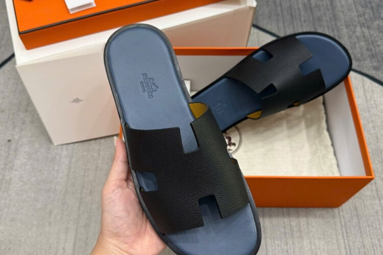 Dép Hermes Izmir Noir Epsom Marine Blue Xanh ­đậm Best Pháp