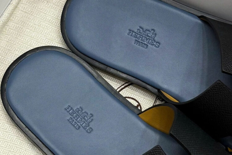 Dép Hermes Izmir Noir Epsom Marine Blue Xanh ­đậm Best Pháp
