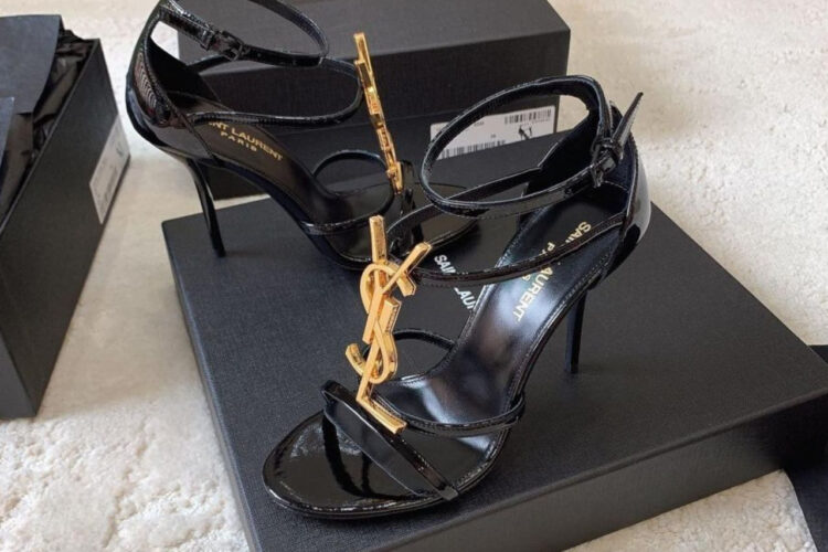 Giày Cao Gót YSL Cassandra Logo Plaque Sandals đen