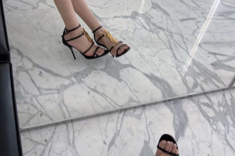 Giày Cao Gót YSL Cassandra Logo Plaque Sandals đen