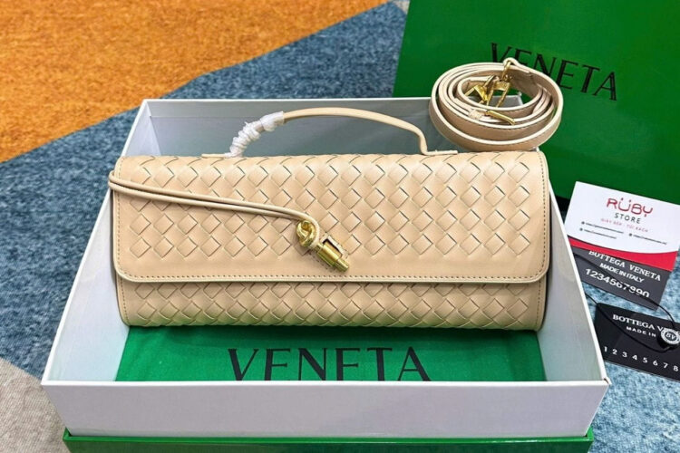 Túi Bottega Veneta Andiamo Clutch Intrecciato Almond 31CM Màu Be