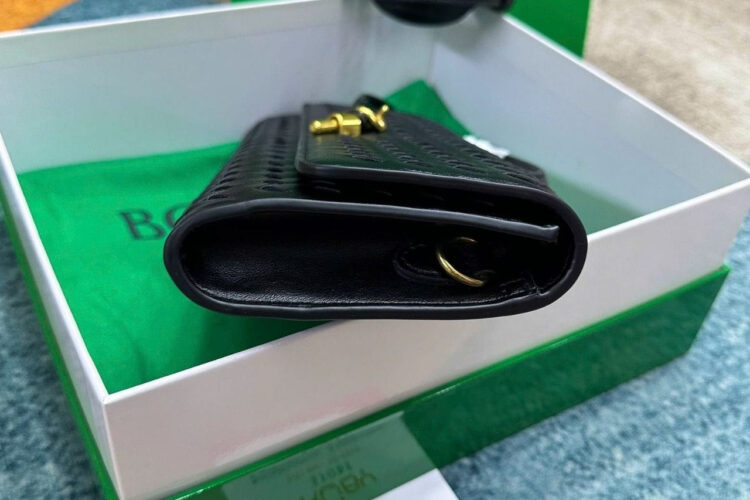 Túi Bottega Veneta Andiamo Clutch Intrecciato Almond Black 31CM Đen