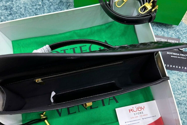 Túi Bottega Veneta Andiamo Clutch Intrecciato Almond Black 31CM Đen