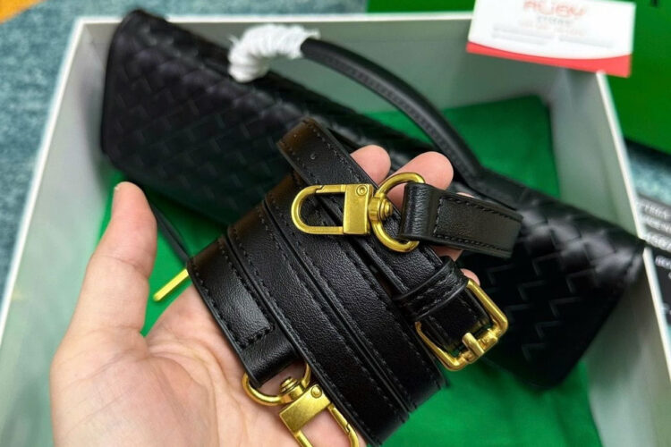 Túi Bottega Veneta Andiamo Clutch Intrecciato Almond Black 31CM Đen
