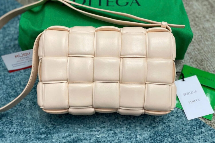 Túi Bottega Veneta Padded Cassette Bag Nude Pink Da Cừu Màu Kem S26