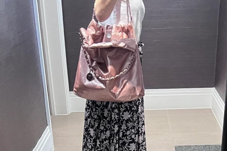 Túi CN 22 Shopping Bag Medium Metallic Pink Size 39 Hồng