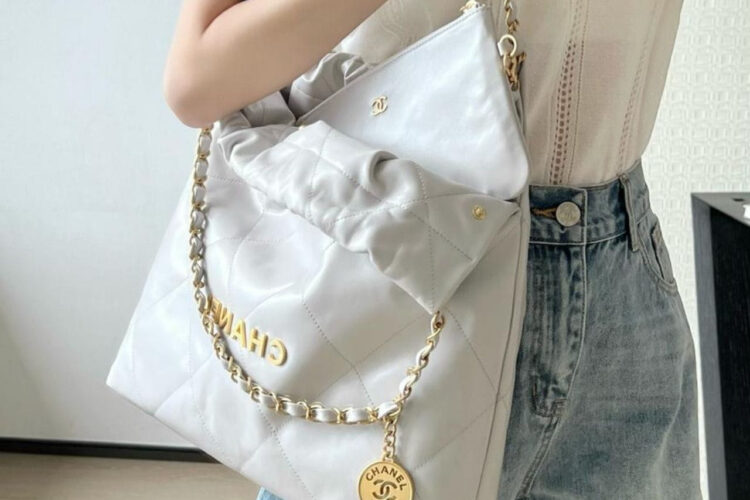 Túi CN 22 Shopping Bag Medium White Size 39 Trắng