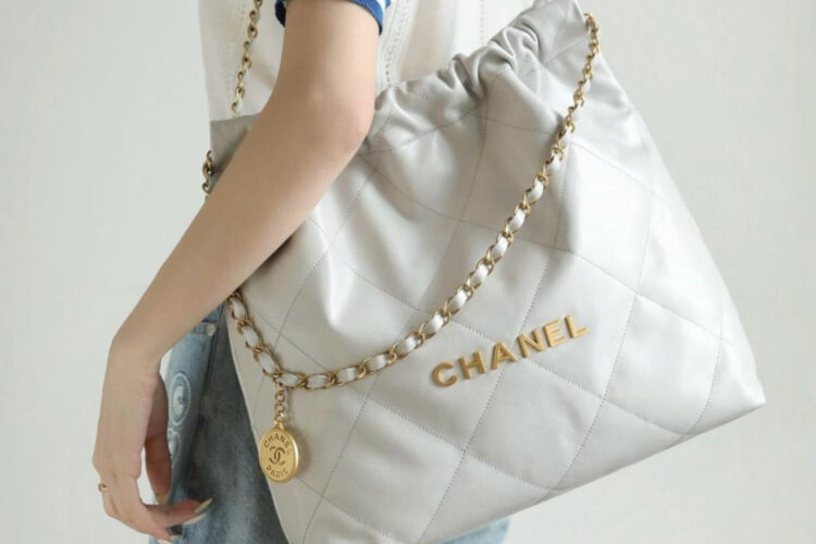 Túi CN 22 Shopping Bag Medium White Size 39 Trắng
