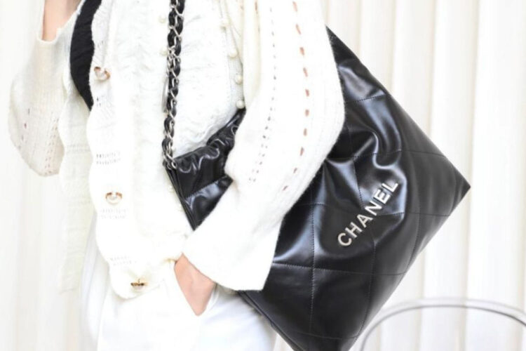 Túi CN 22 Shopping Bag Small Black SHW Size 35 Đen