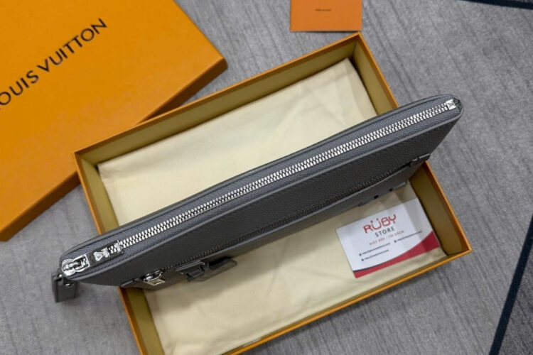 Túi LV Takeoff Pouch Aerogram Ipad Grey Calfskin 30CM Màu Xám