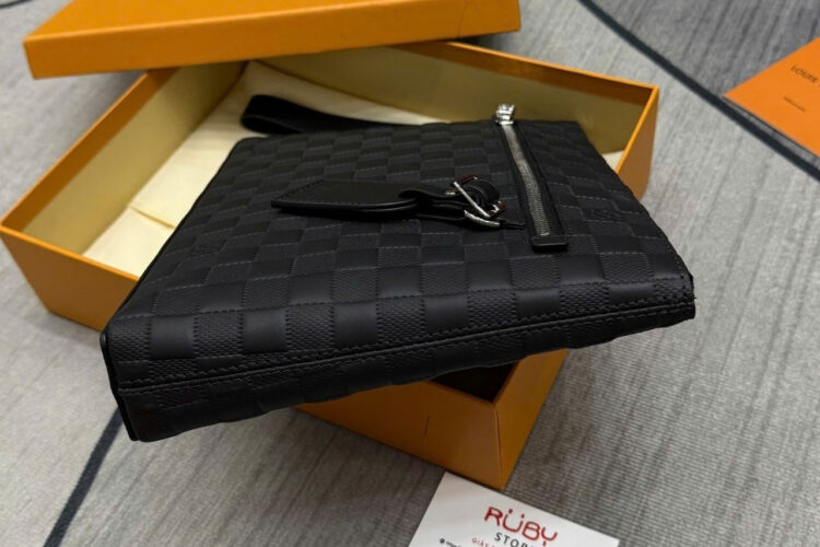 Túi LV Takeoff Pouch Damier Infini N40504 30CM Màu Đen
