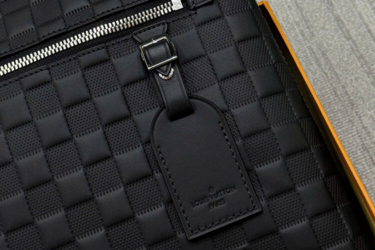 Túi LV Takeoff Pouch Damier Infini N40504 30CM Màu Đen