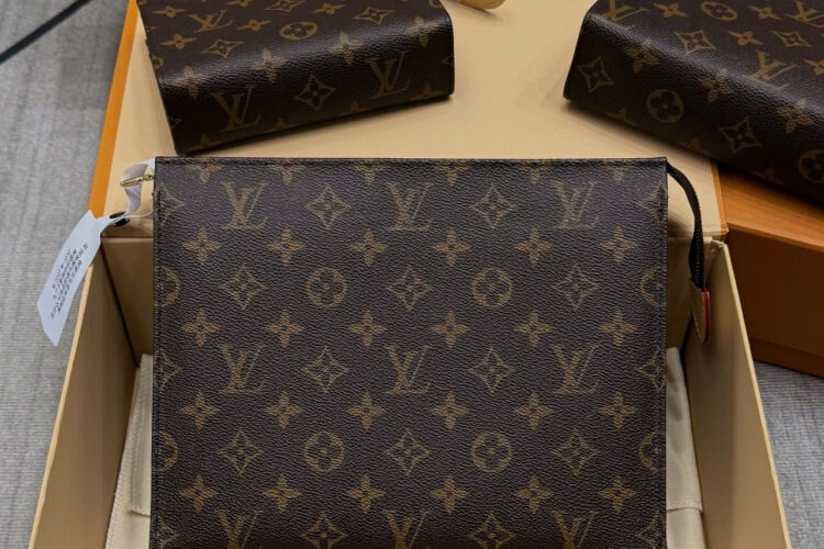 Túi LV Trio Toilet Pouch Monogram Canvas M47195 Màu Nâu
