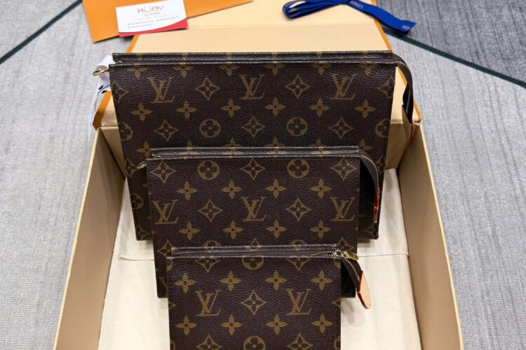 Túi LV Trio Toilet Pouch Monogram Canvas M47195 Màu Nâu