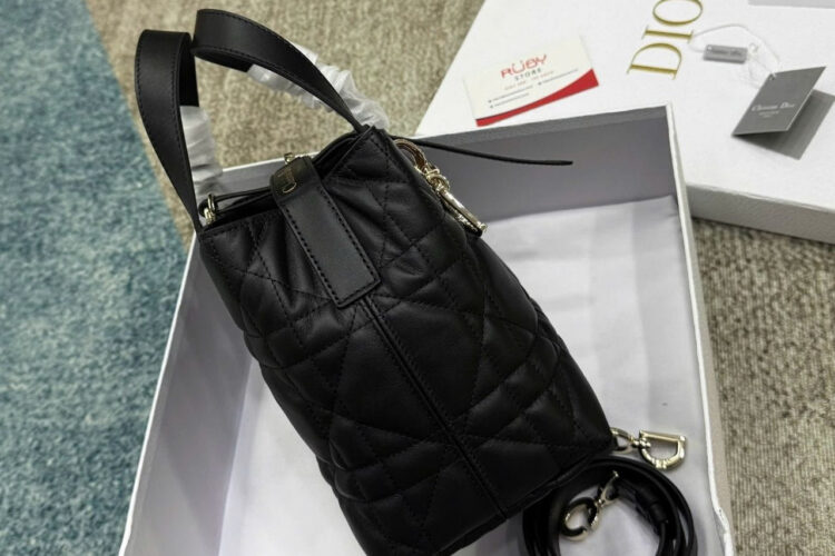 Túi Small Dior Toujours Vertical Tote Bag Black Macrocannage Calfskin đen
