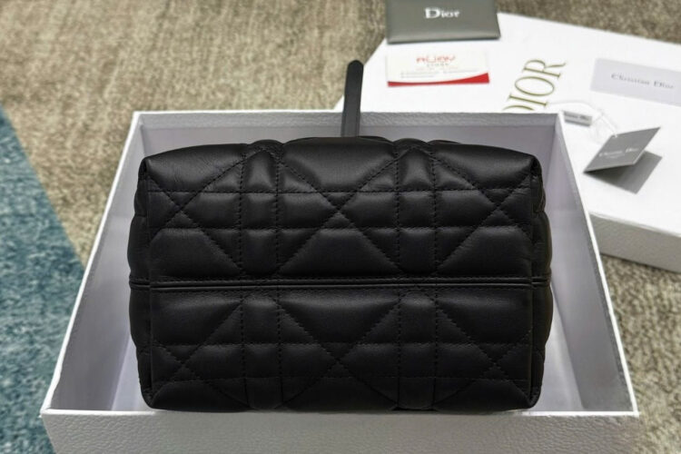 Túi Small Dior Toujours Vertical Tote Bag Black Macrocannage Calfskin đen