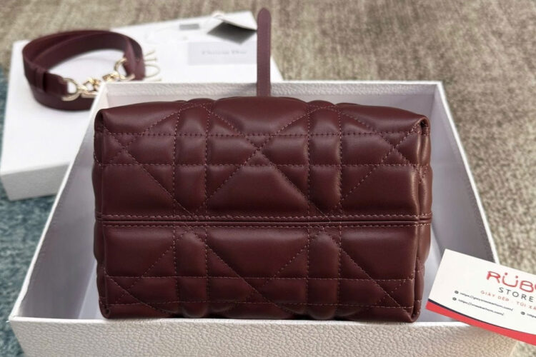 Túi Small Dior Toujours Vertical Tote Bag Burgundy Macrocannage Calfskin đỏ
