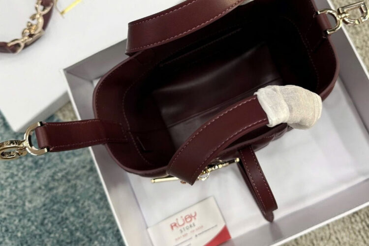Túi Small Dior Toujours Vertical Tote Bag Burgundy Macrocannage Calfskin đỏ