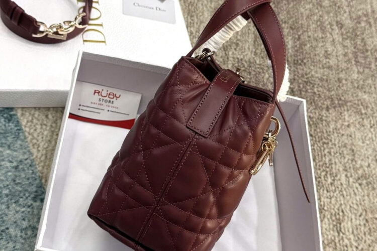 Túi Small Dior Toujours Vertical Tote Bag Burgundy Macrocannage Calfskin đỏ