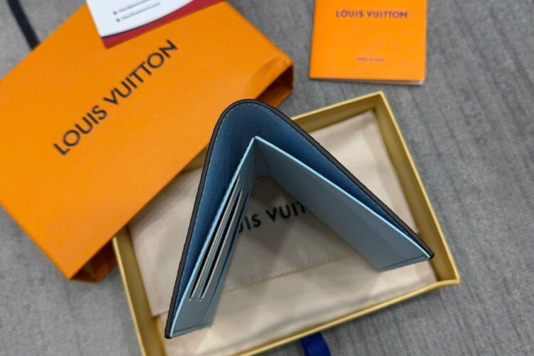 Ví LV Passport Cover Vivienne Winter Holiday M12237 Nâu Lót Xanh