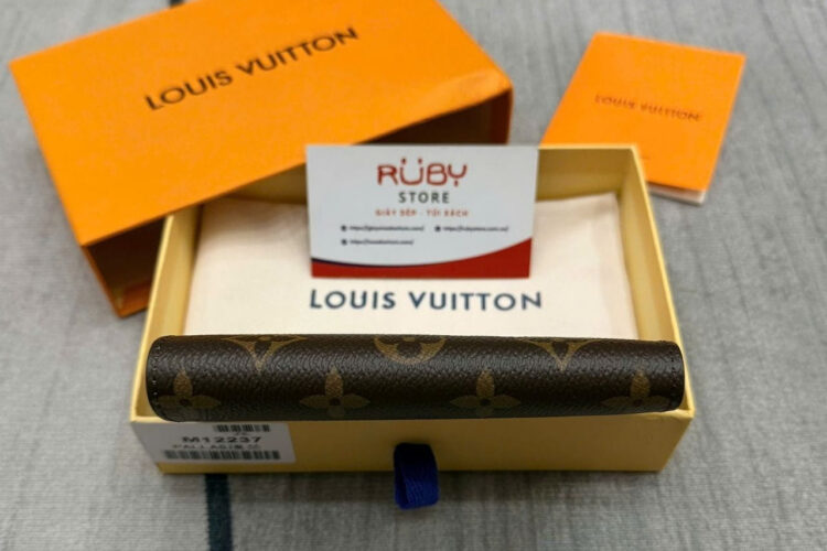 Ví LV Passport Cover Vivienne Winter Holiday M12237 Nâu Lót Xanh