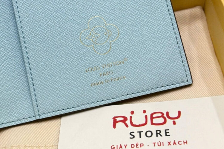 Ví LV Passport Cover Vivienne Winter Holiday M12237 Nâu Lót Xanh