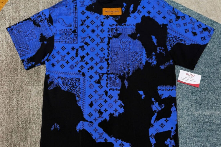 Áo Thun LV Bandana Print Monogram T-Shirt in Blue and Black Best Deal