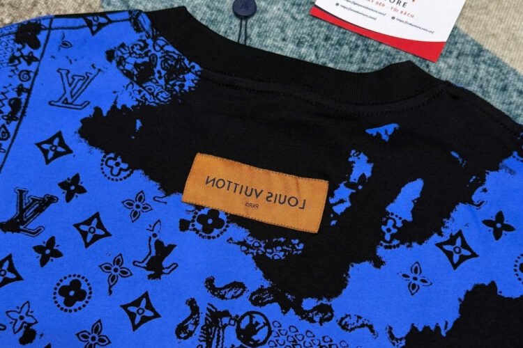 Áo Thun LV Bandana Print Monogram T-Shirt in Blue and Black Best Deal