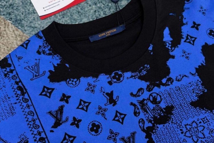 Áo Thun LV Bandana Print Monogram T-Shirt in Blue and Black Best Deal